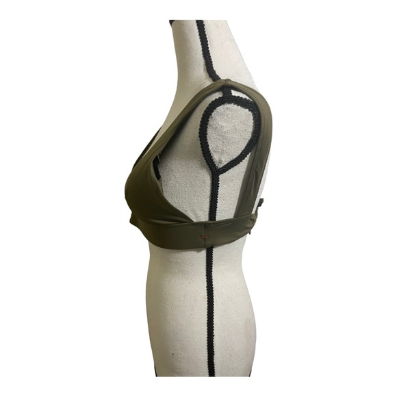 Everlane woman’s Triangle bathing suit top size small. Green tie knot back. - Picture 4 of 9